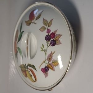 Royal worcester  evesham gold trim round Casserole dish with lid